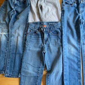Boys size 6 childrens place jeans. Gently worn perfect play jeans!